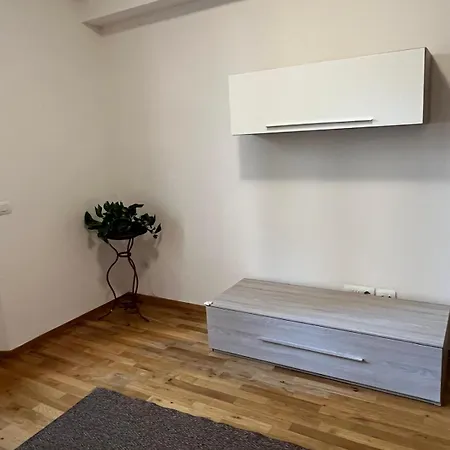 Apartment Coach 6